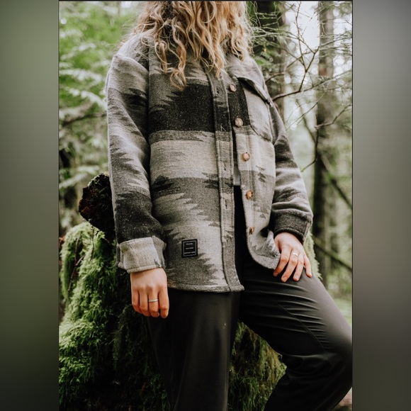 Modest Maverick- SURFSIDE Jacket | RIPTIDE - Picture 5 of 5